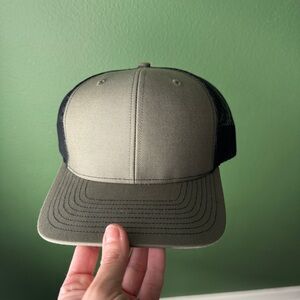 NWT Richardson 112 Snapback Trucker Cap Olive/Green OS